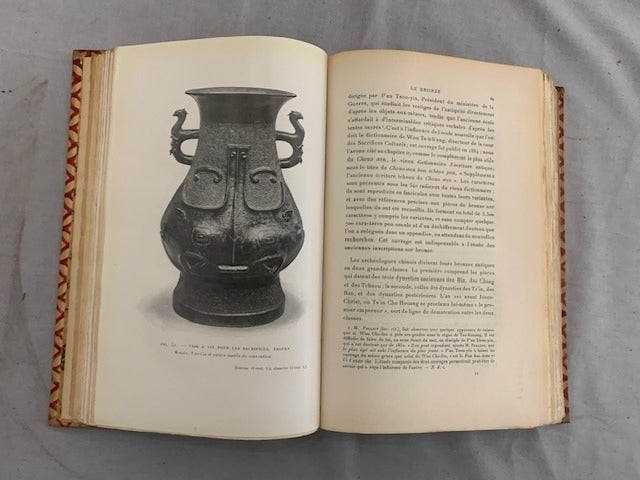 Stephen W. Bushel: L'Art Chinois. Traduit de l'Anglais sur la deuxième édition et annoté par H. d'Ardenne de Tizac. Ouvrage illustré de 240 gravures hors texte