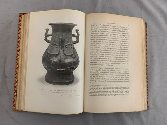 Stephen W. Bushel: L'Art Chinois. Traduit de l'Anglais sur la deuxième édition et annoté par H. d'Ardenne de Tizac. Ouvrage illustré de 240 gravures hors texte