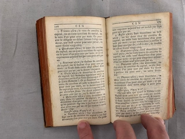 [Monchablon, E.J.]‎ : Dictionnaire abrégé d'Antiquités. Pour servir à l'Intelligence de l'Histoire Ancienne  tant Sacrée que Profane  & à celle des Auteurs Grecs & Latins